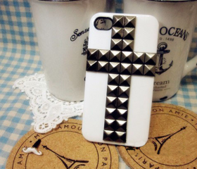 [gryxh3100020]white cross metal rivet case for iphone 4/4s