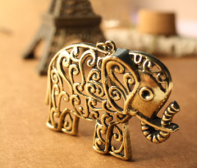 retro hollow out carving lovely elephant necklace