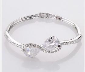 bowknot hollow outrhinestone bracelet